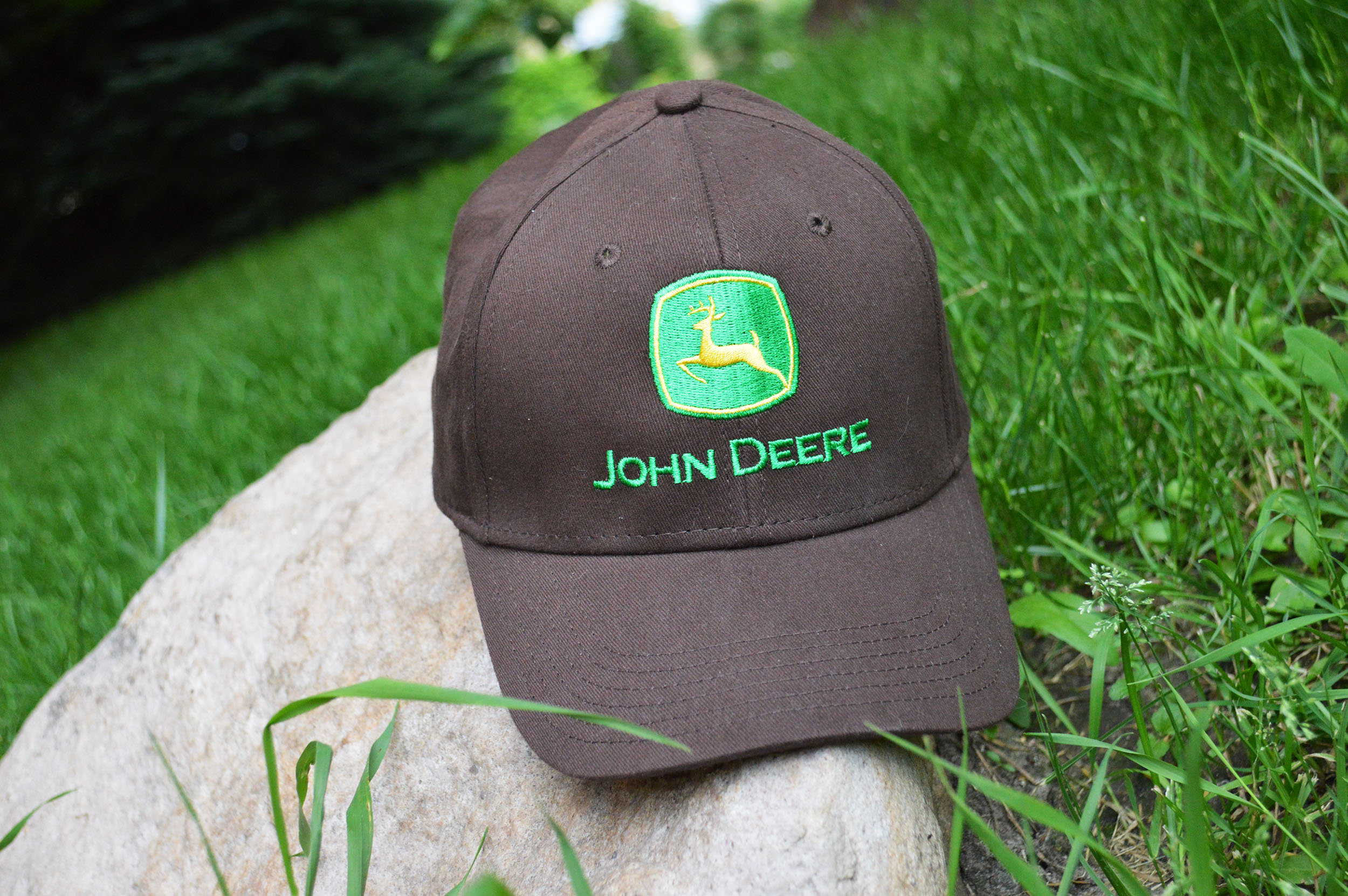 Брендовані кепки з логотипом